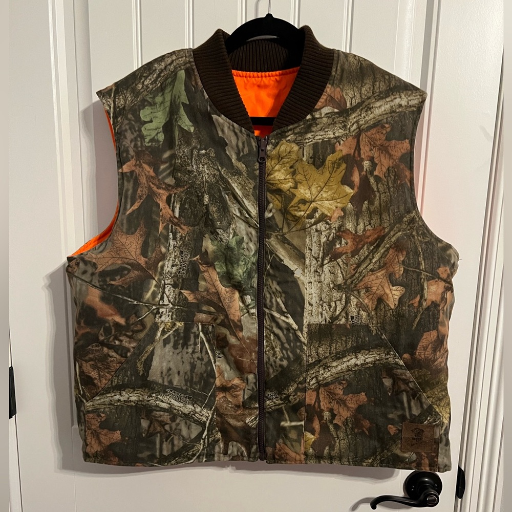 #5797. Advantage Timber Men's Camo Reversible to Orange Zip Camo Vest. Size XL